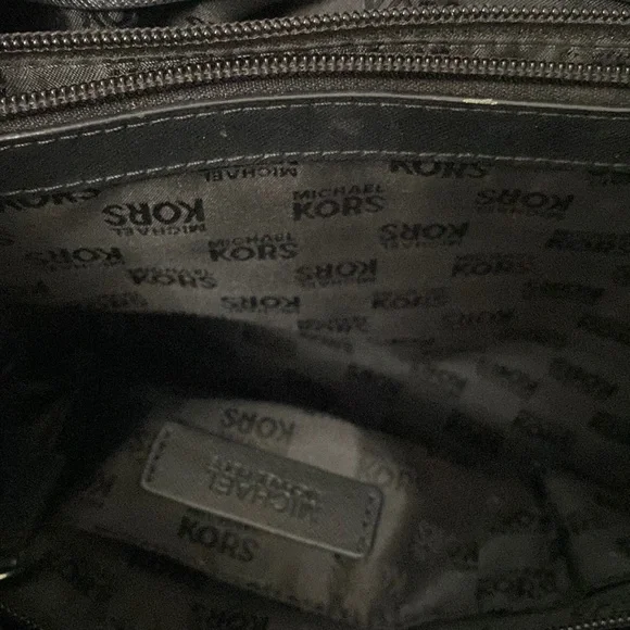 Michael Kors - Saffiano Leather Structured Tote - Picture 16 of 17